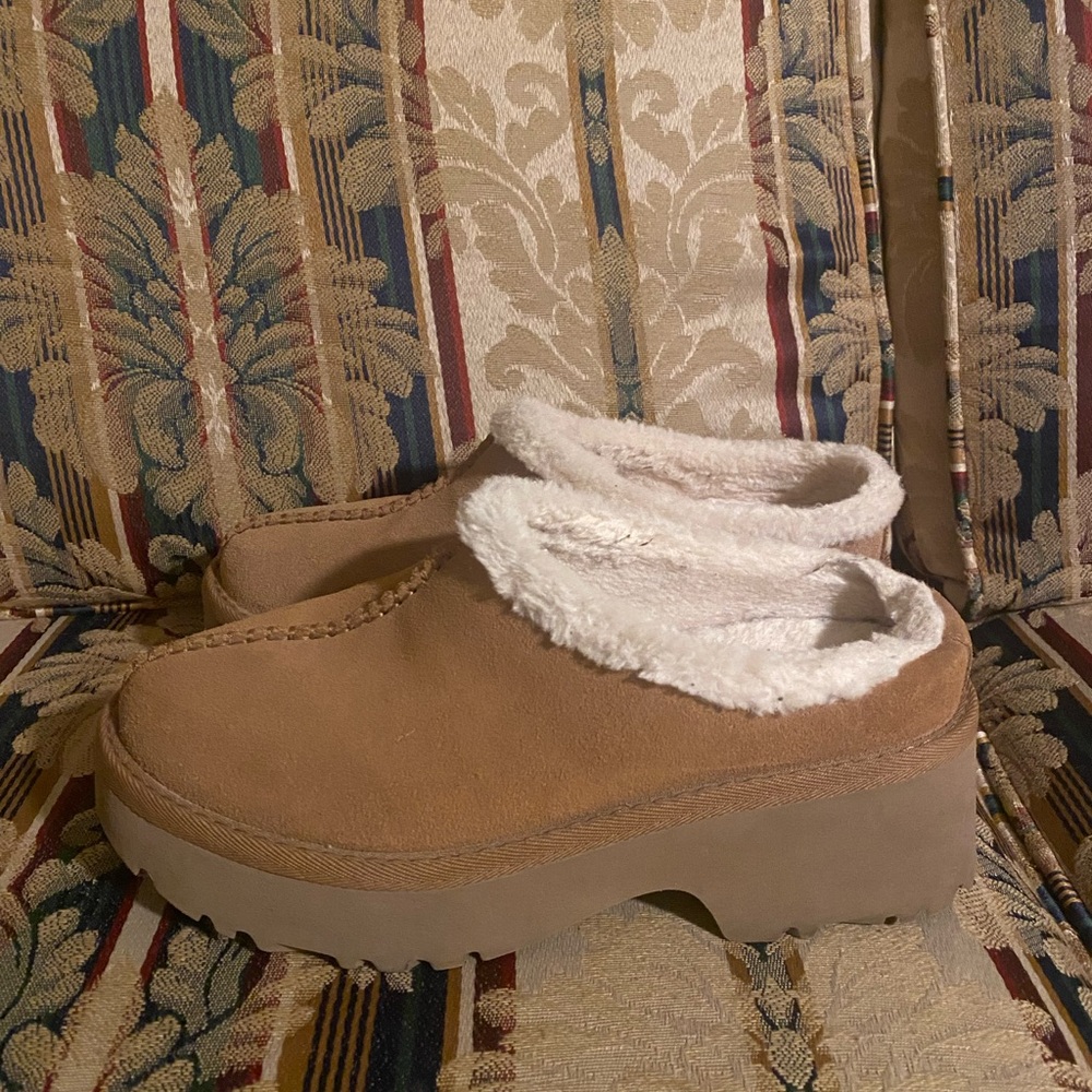 UGG SUEDE/ WOOL 2" NEW HEIGHTS COZY CLOG PLATFORM SHOES, WOMEN US 7 worn 1x!